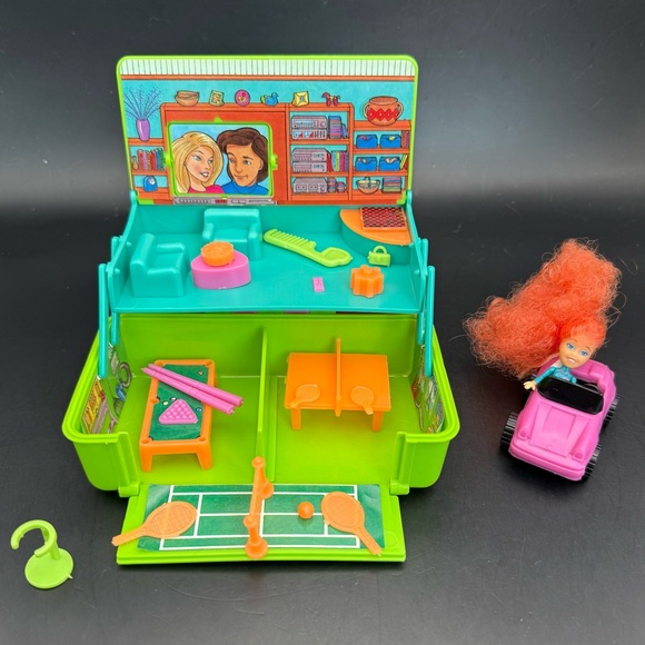 Vintage 1993 Caboodles Rec Room Playset Case Toy Biz w/Doll & Car Polly Pocket - Picture 6 of 13